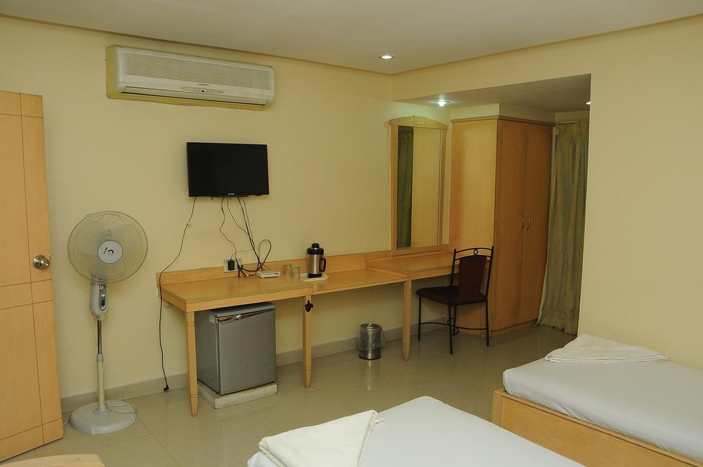 Hotel Padmini Residency Hyderabad Exterior photo